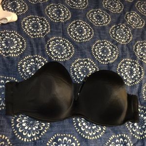 Black strapless bra